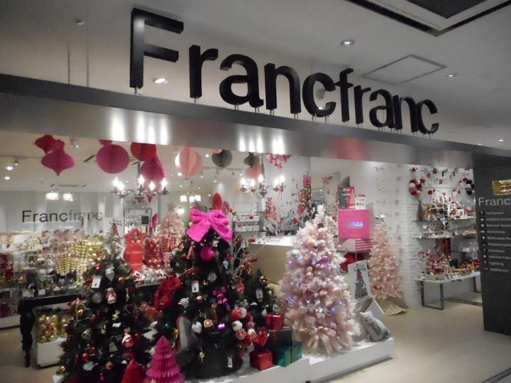 ななっくフランフランさん クリスマスシーズンに他に先駆けて突入とのことです 盛岡市肴町商店街振興組合